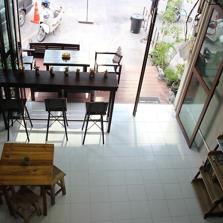 Bedtiny Hostel (Adults Only) Chiang Mai Exterior photo